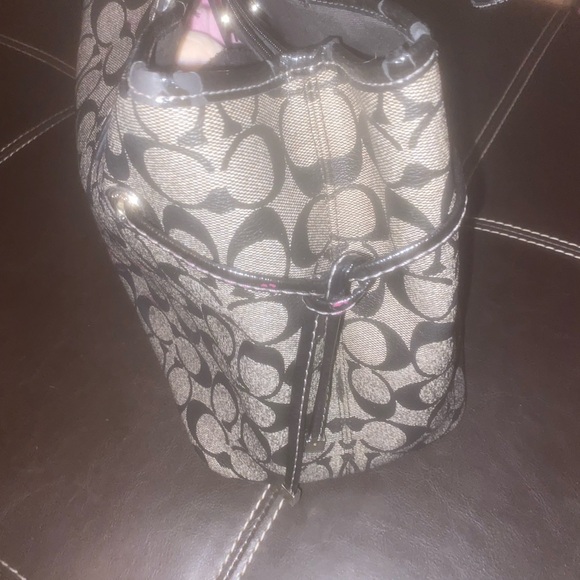 Coach flawed - Picture 8 of 13